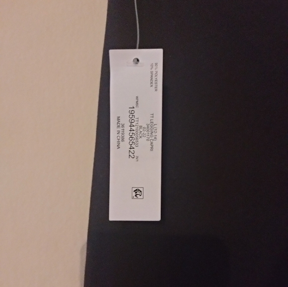 NWT L Leggings - Picture 3 of 3